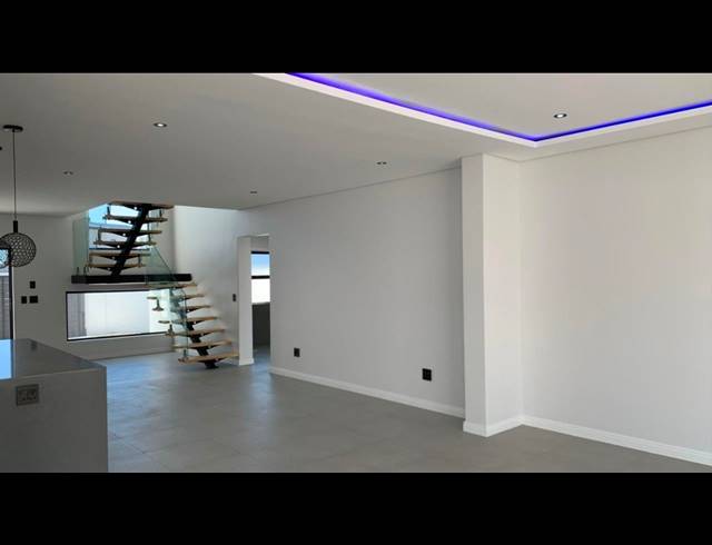 4 BEDROOM FREESTANDING FOR SALE IN SANDOWN